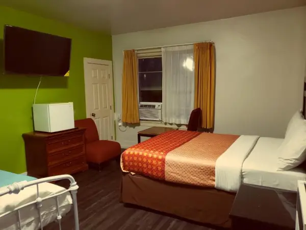 Stuart Hotel 8